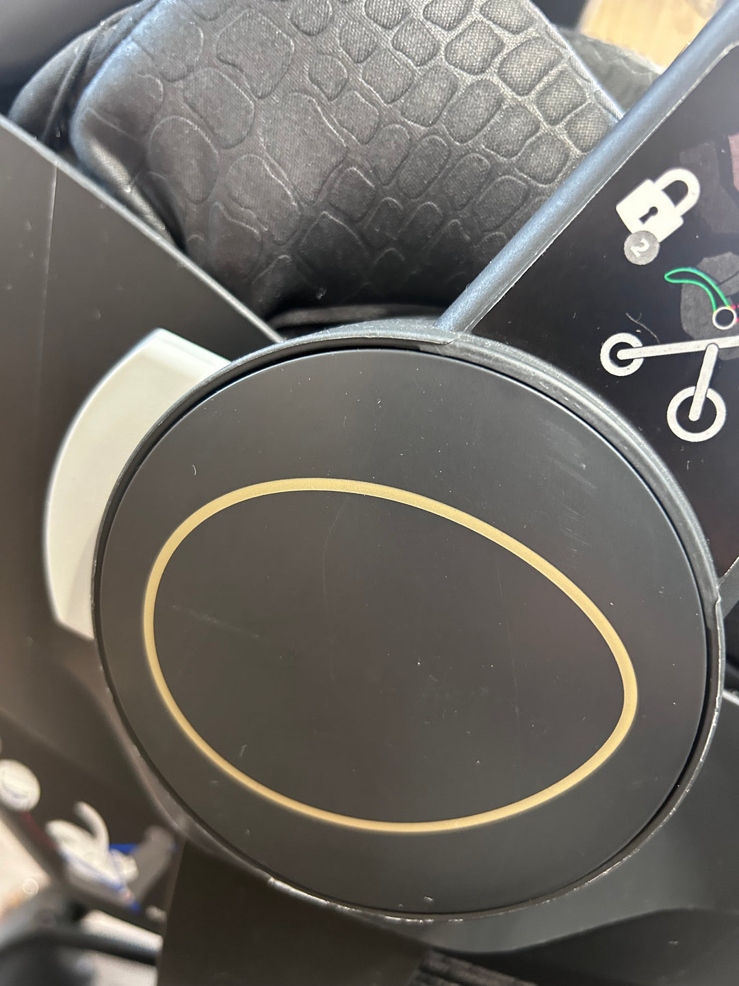 PRE LOVED egg2 Travel System - Jurassic Gold