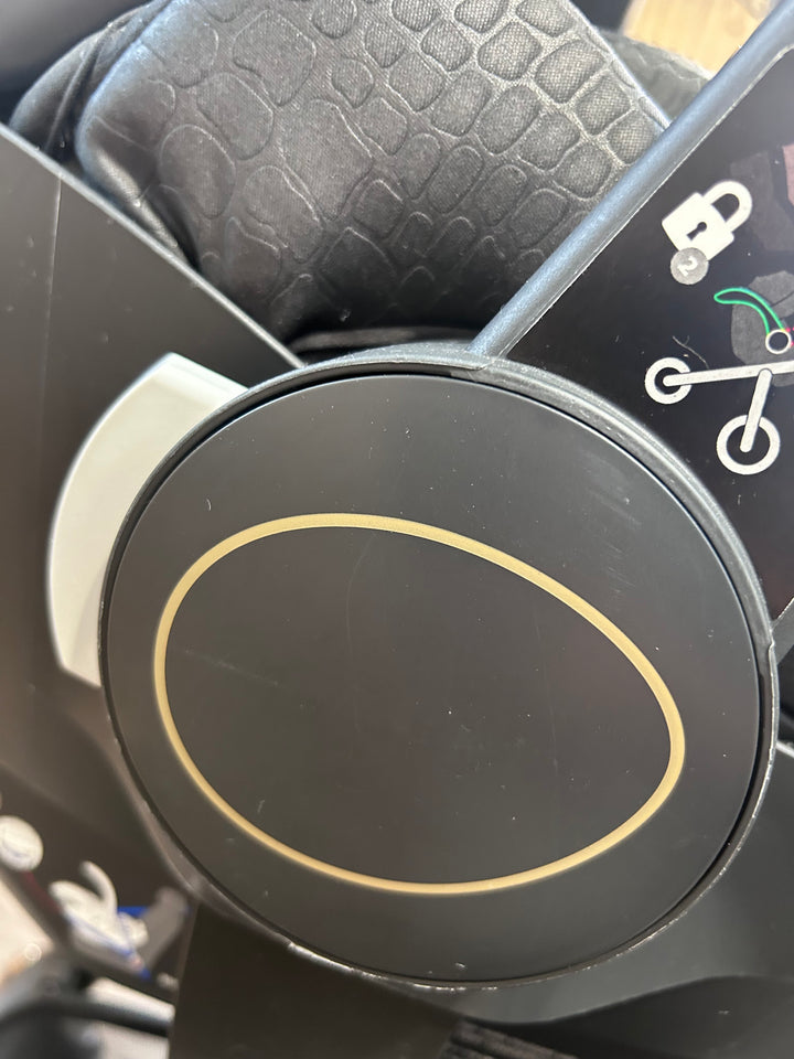 PRE LOVED egg2 Travel System - Jurassic Gold