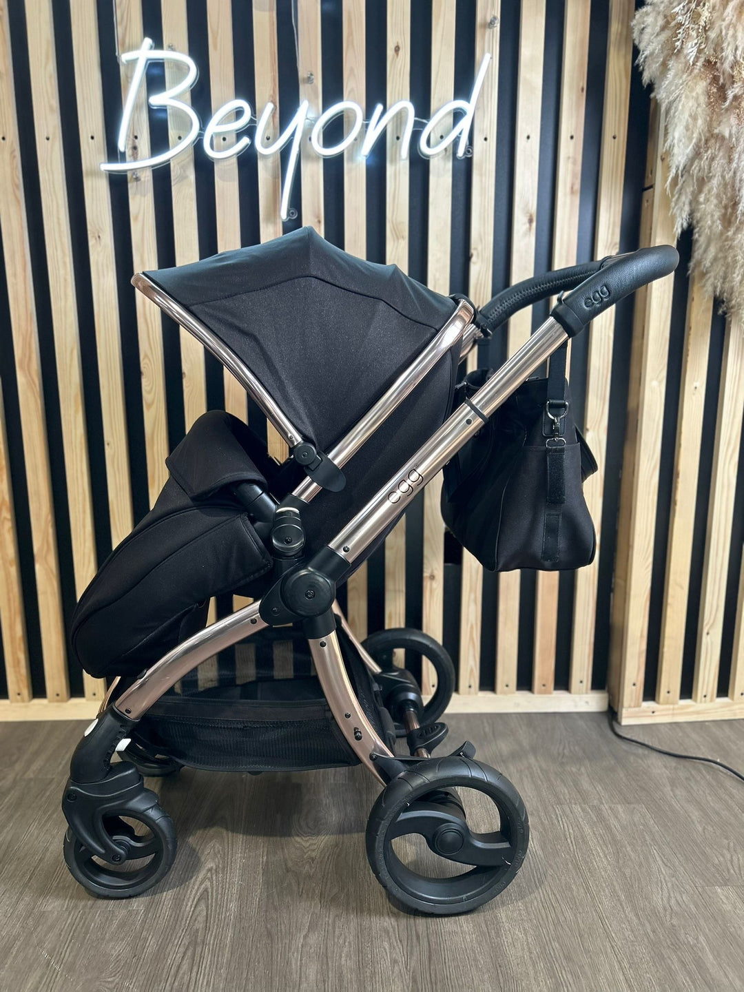 PRE LOVED egg Pram, Pushchair + Accessories - Diamond Black