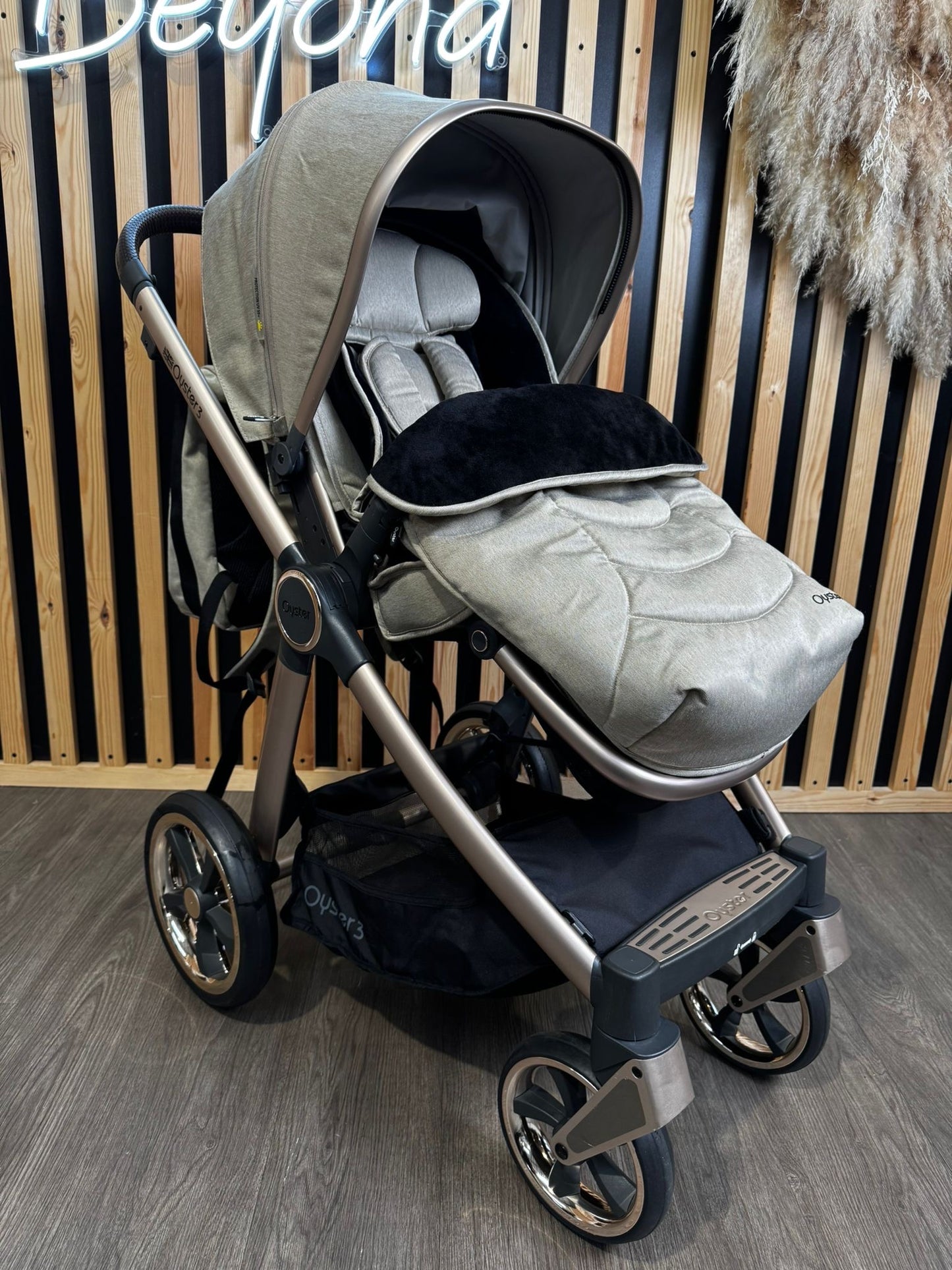 PRE LOVED Oyster 3 Pram & Pushchair - Creme Brulee
