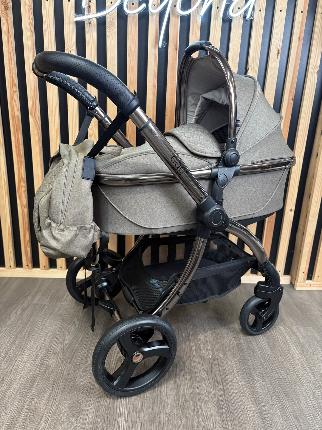 PRE LOVED egg3 Travel System - Mink