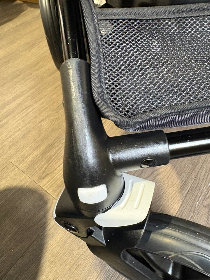 PRE LOVED Bugaboo Fox3 Travel System - Black/Pink