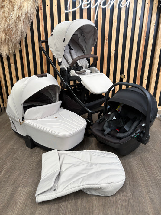PRE LOVED Venicci Claro 3-in-1 Travel System - Vanilla
