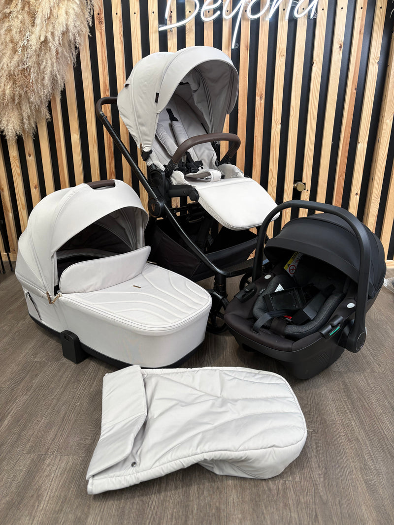 PRE LOVED Venicci Claro 3-in-1 Travel System - Vanilla