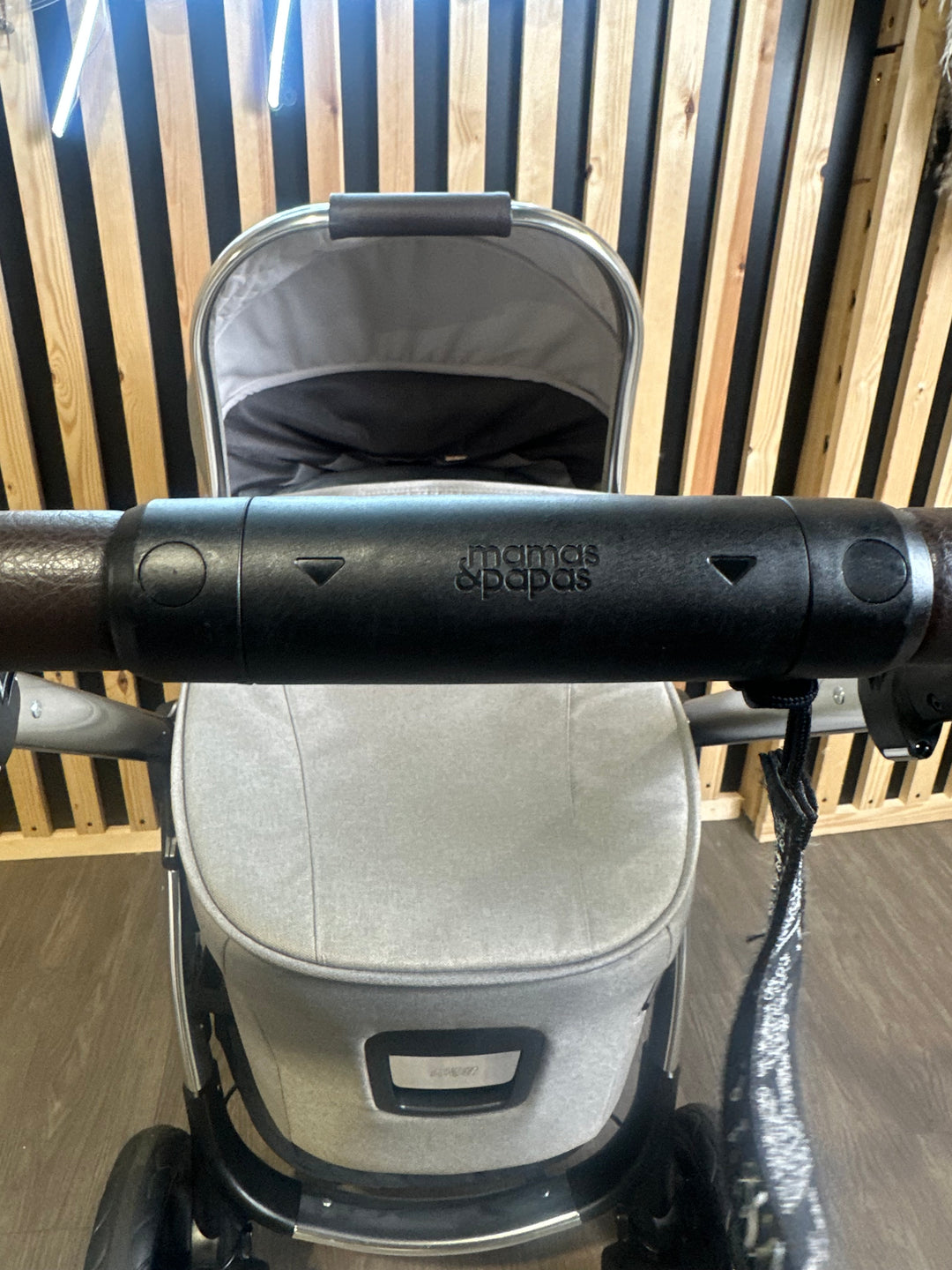 PRE LOVED Mamas & Papas Ocarro Travel System - Greige