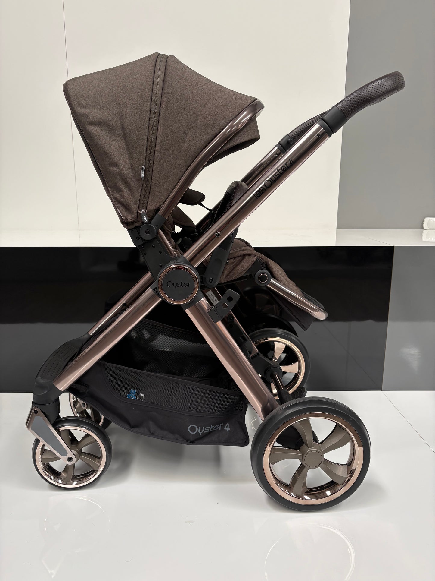 EX DISPLAY Babystyle Oyster4 2-in-1 Travel System - Chocolate Velvet