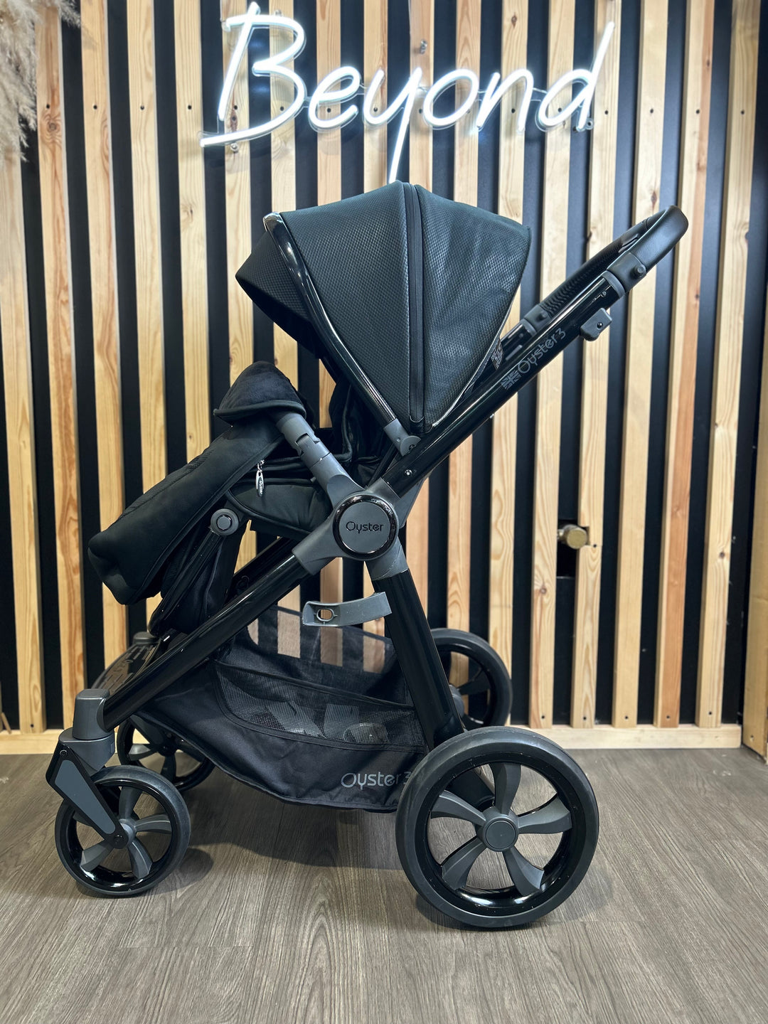 PRE LOVED Oyster3 Pram + Pushchair - Pixel