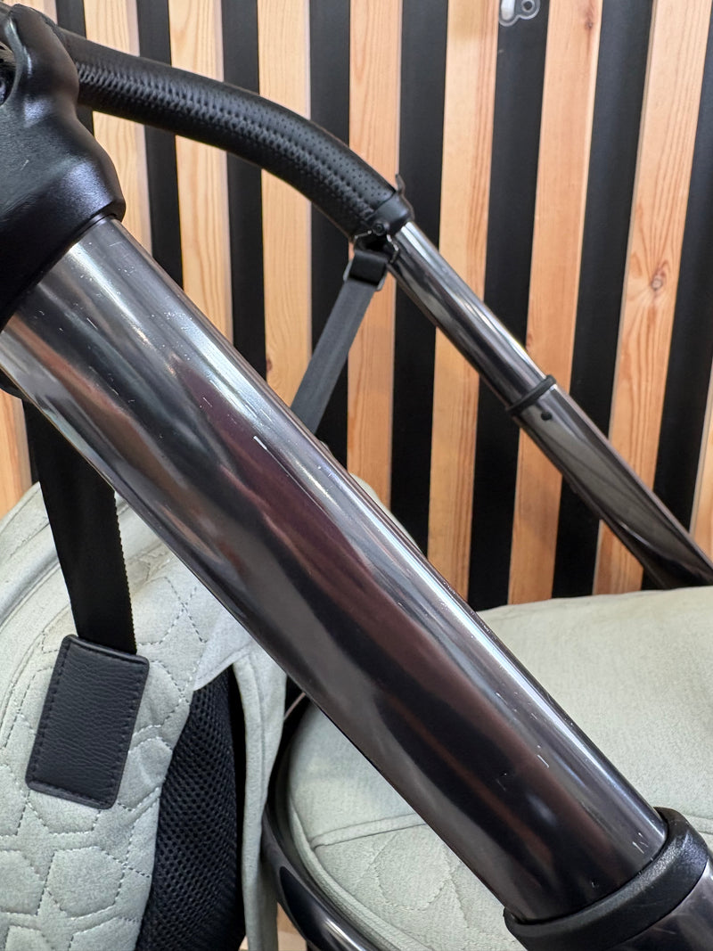 PRE LOVED egg2 Travel System - Seagrass