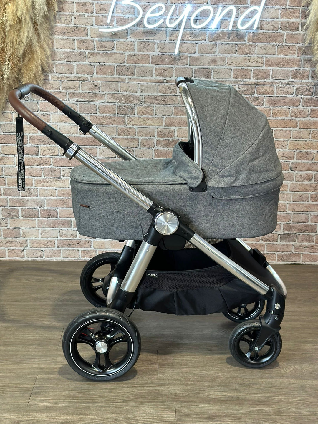 PRE LOVED Mamas & Papas Ocarro Travel System - Grey Mist