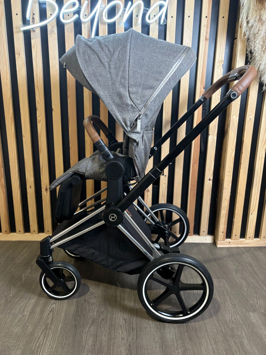 PRE LOVED Cybex Priam Pram + Pushchair - Manhattan Grey/Chrome