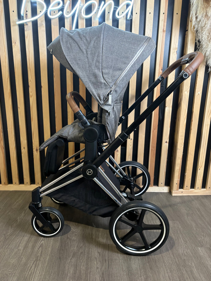 PRE LOVED Cybex Priam Pram + Pushchair - Manhattan Grey/Chrome