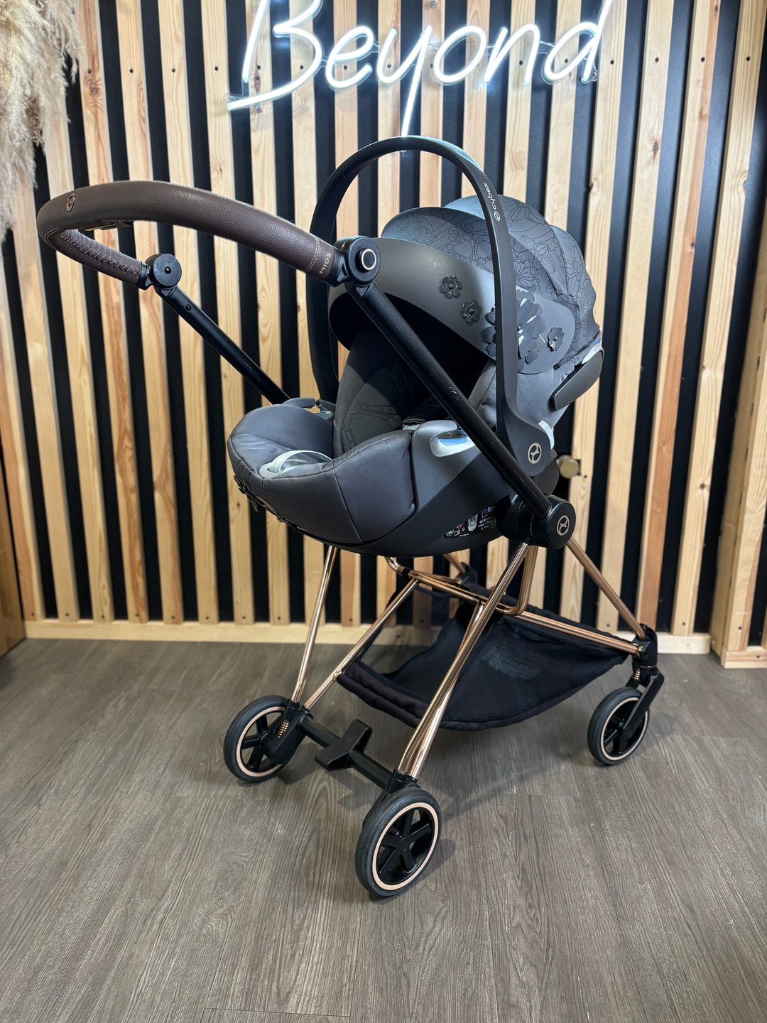 PRE LOVED Cybex Mios Travel System - Simply Flowers Grey