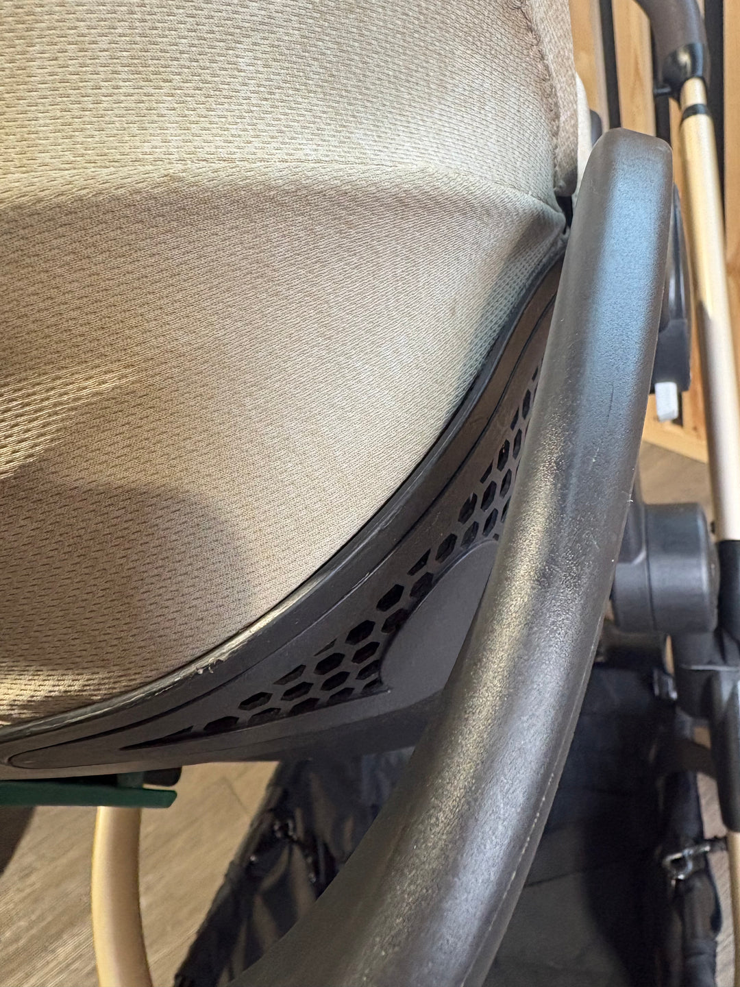 PRE LOVED iCandy Peach 7 w/ Cocoon Car Seat Travel System - Biscotti