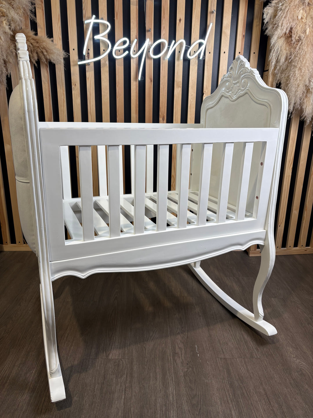 PRE LOVED Ling Lux Cradle - White