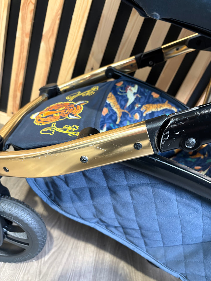 PRE LOVED Cosatto Wow Continental Travel System - On The Prowl