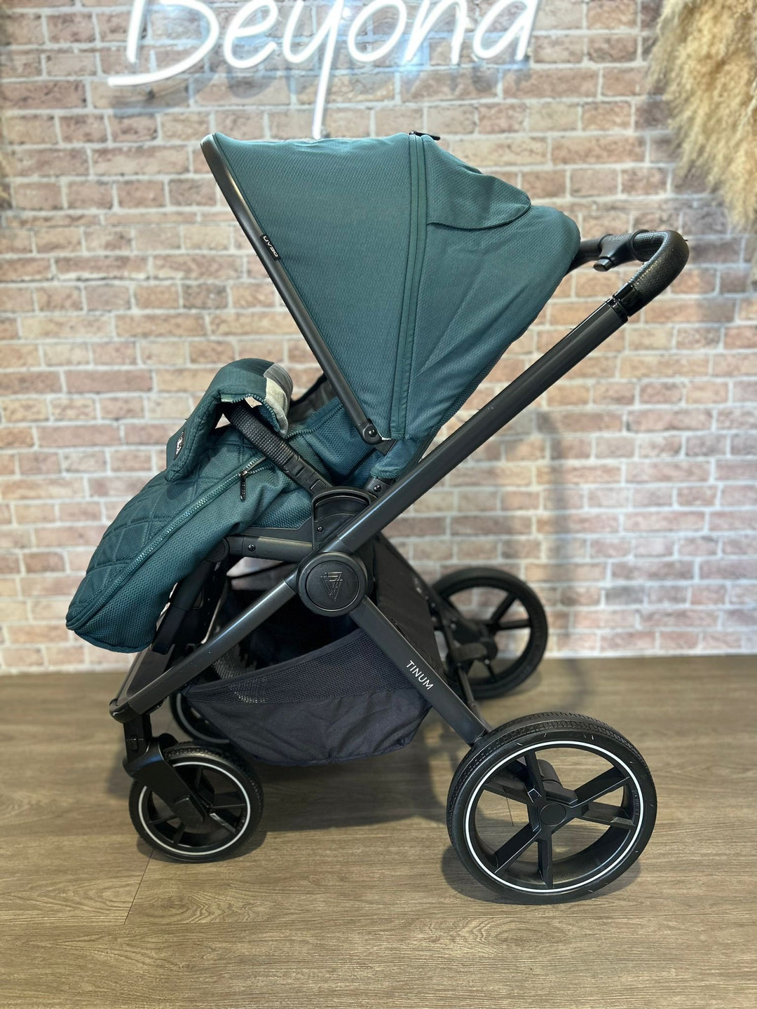 PRE LOVED Venicci Tinum 2.0 3 in 1 Travel System – Teal Bay