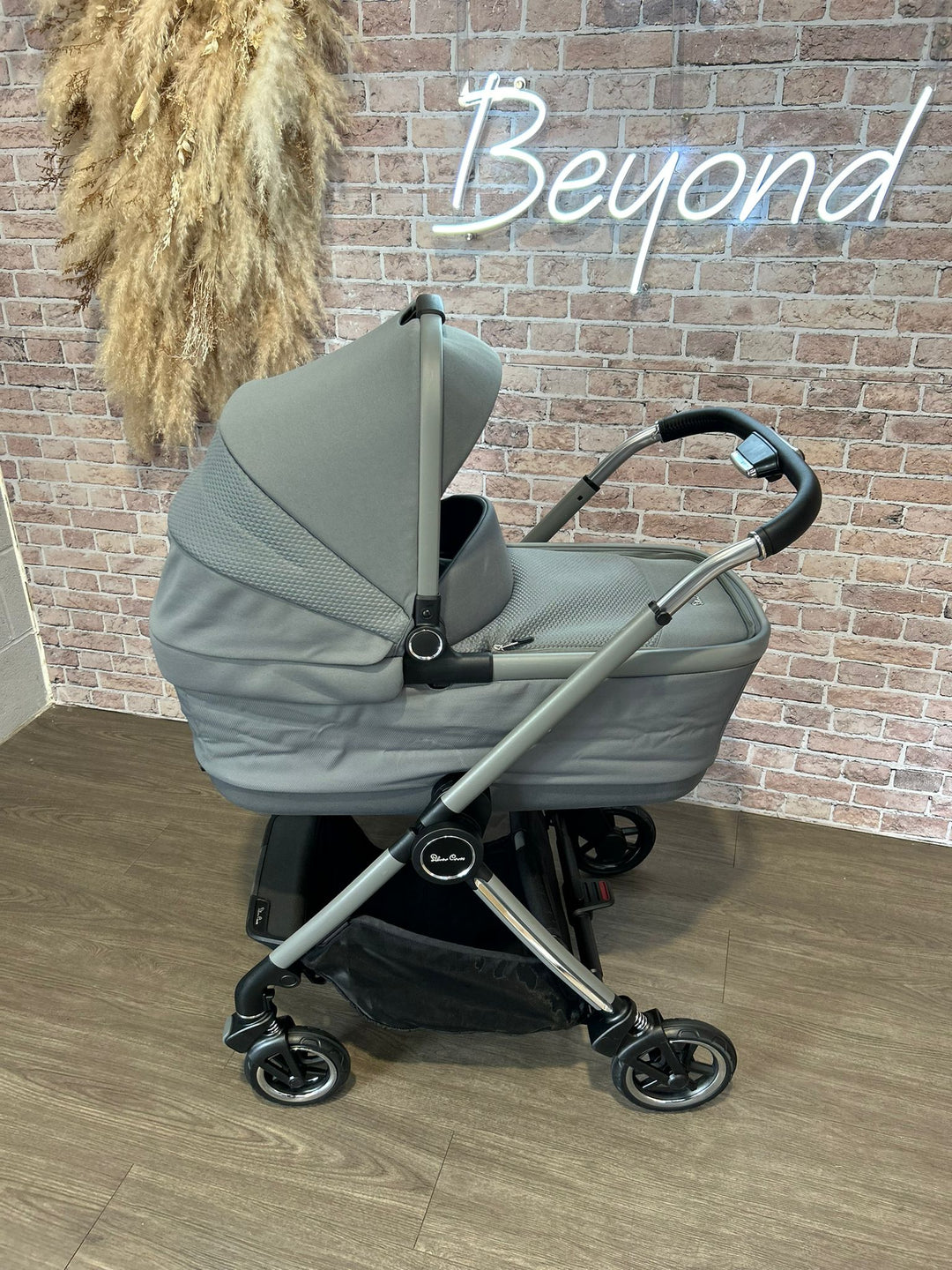 PRE LOVED Silver Cross Dune + First Bed Carrycot - Glacier