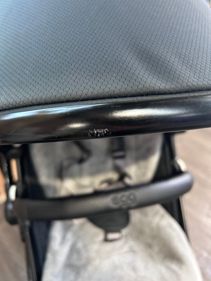 PRE LOVED egg2 Travel System - Just Black
