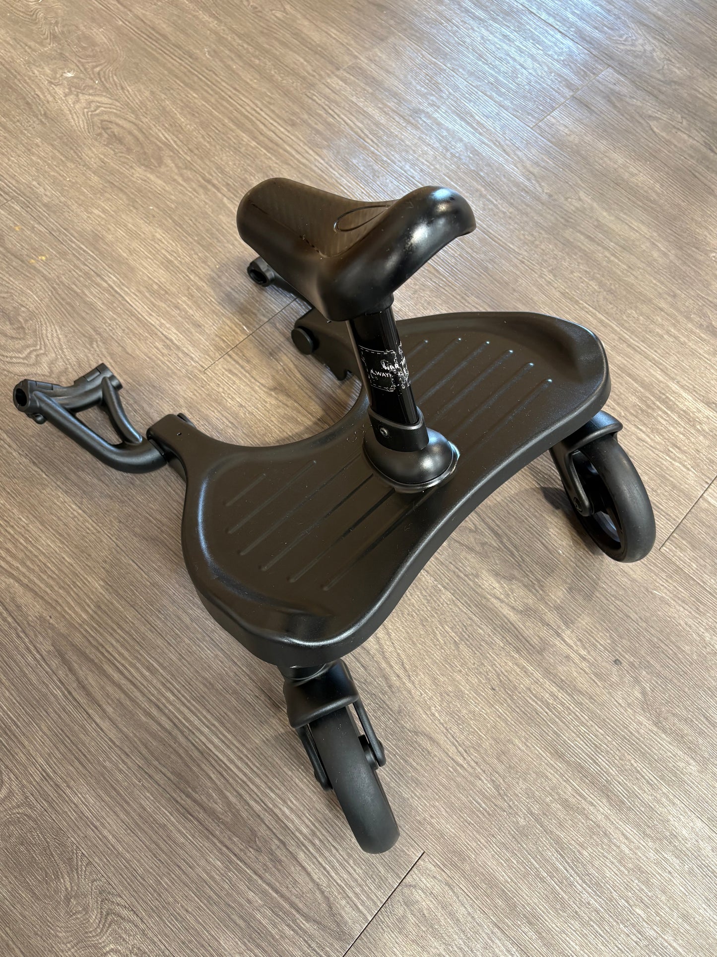 PRE LOVED egg Ride On Board Inc. Seat with Adapters