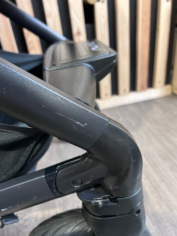 PRE LOVED Nuna Mixx Travel System - Caviar/Granite