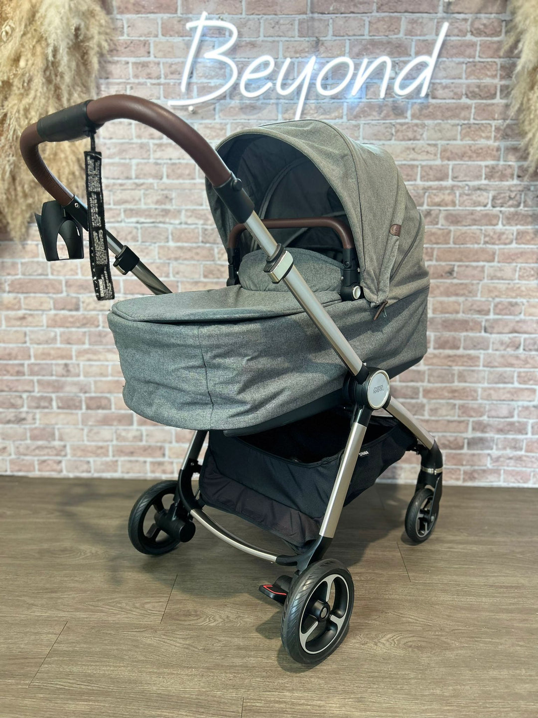 PRE LOVED Mamas & Papas Strada 4-Piece Starter Bundle - Grey Mist