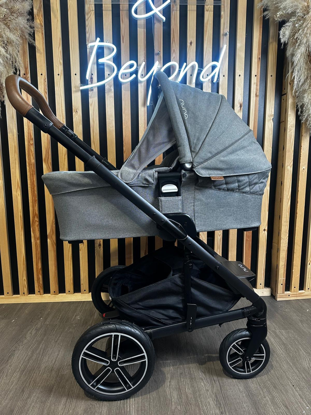 PRE LOVED Nuna Mixx Travel System - Granite