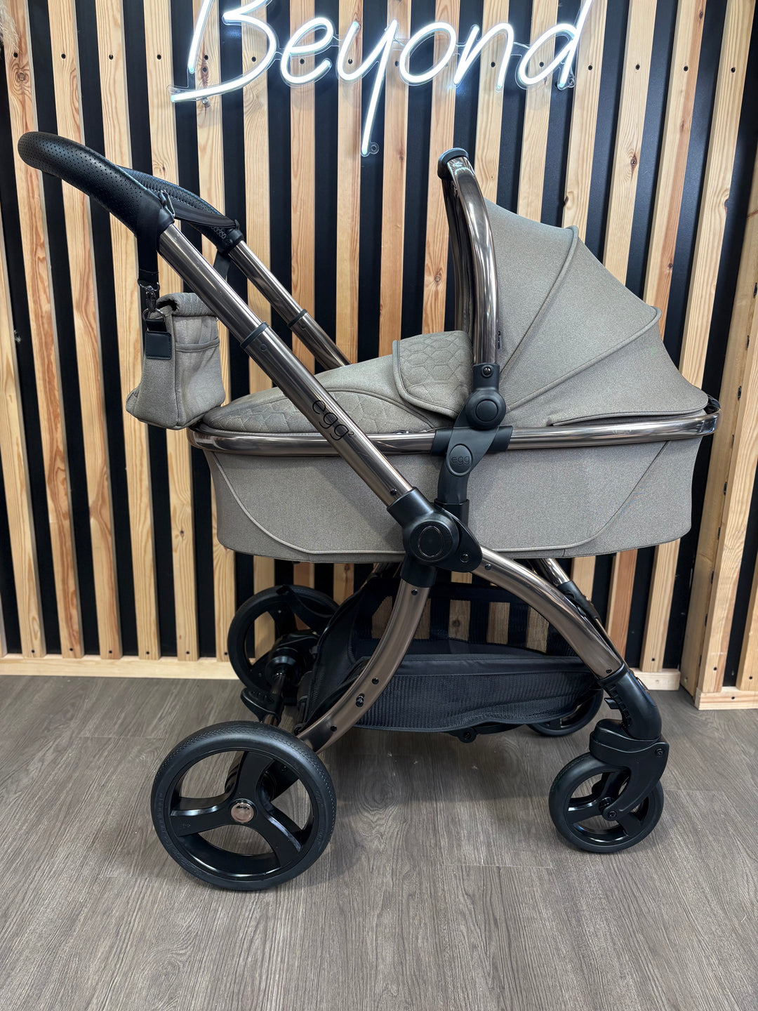 PRE LOVED egg2 Travel System - Mink