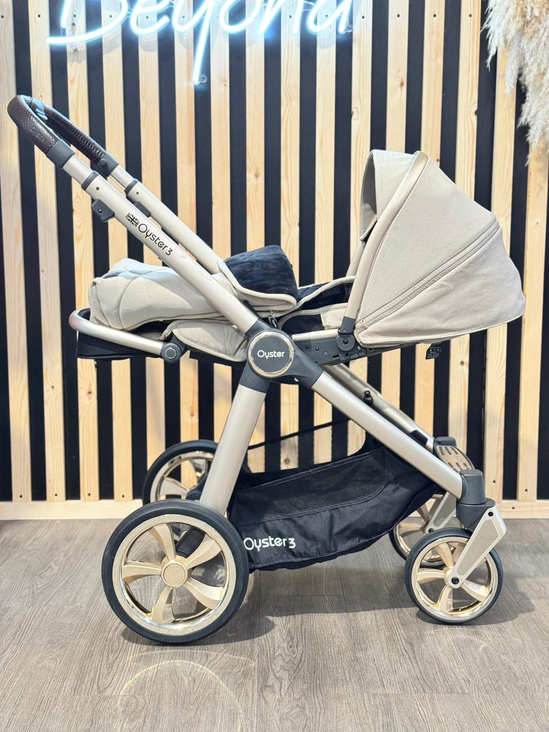 PRE LOVED BabyStyle Oyster 3 Luxury Bundle – Champagne