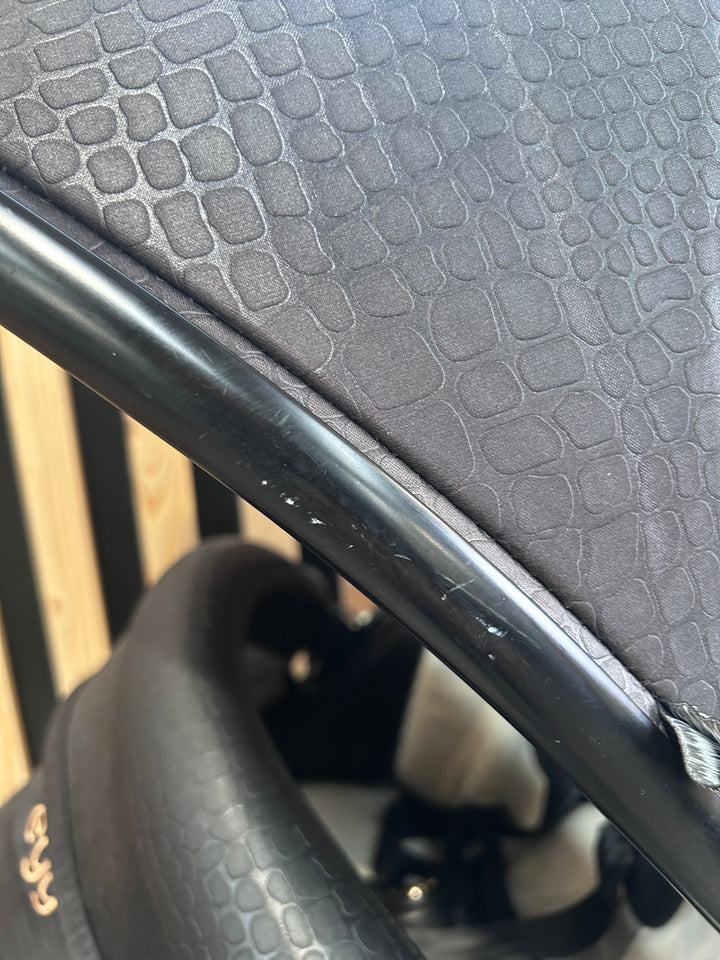 PRE LOVED egg2 Travel System - Jurassic Gold