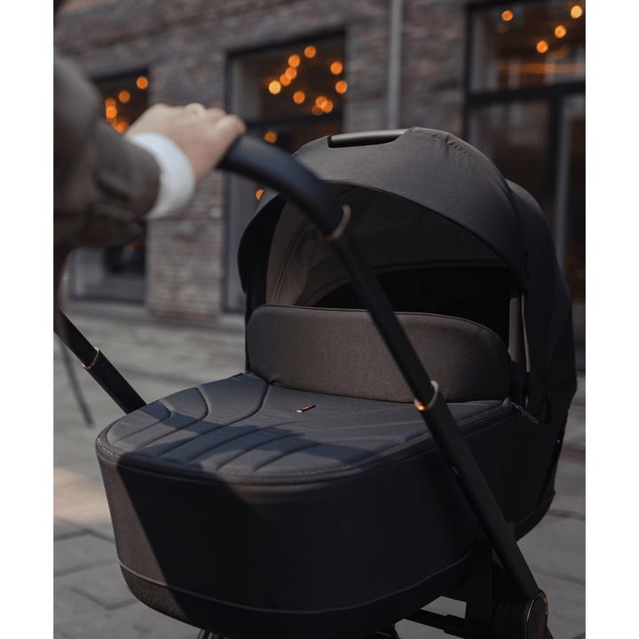 Venicci Claro 4in1 Travel System Bundle - Noir