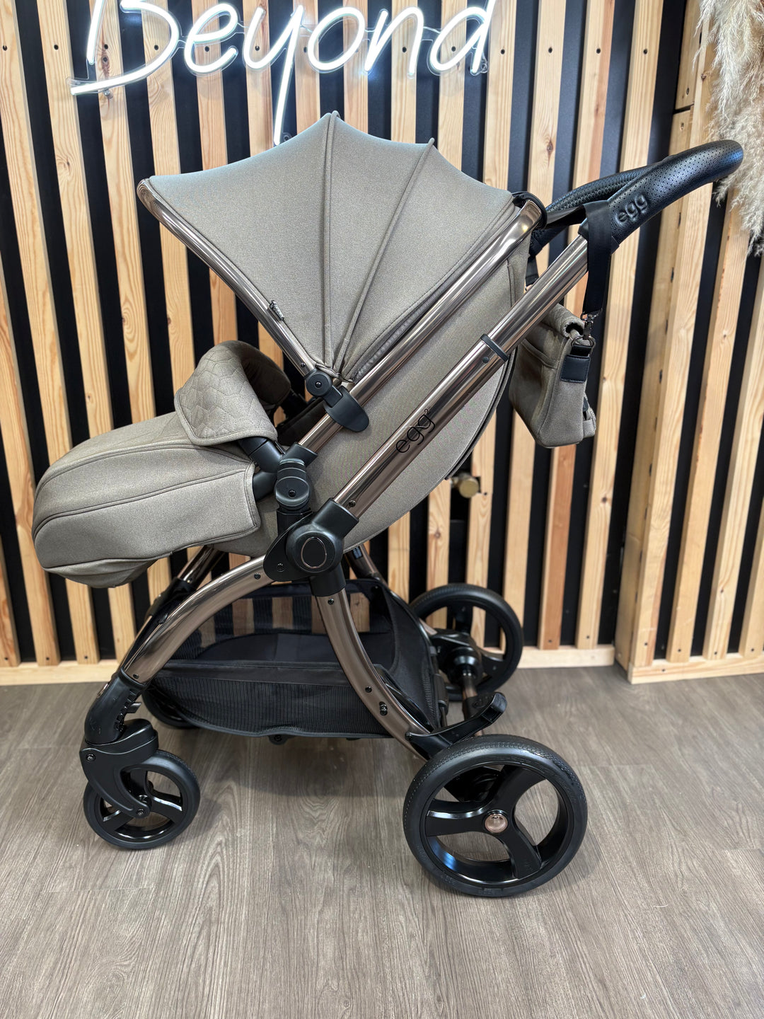 PRE LOVED egg2 Travel System - Mink