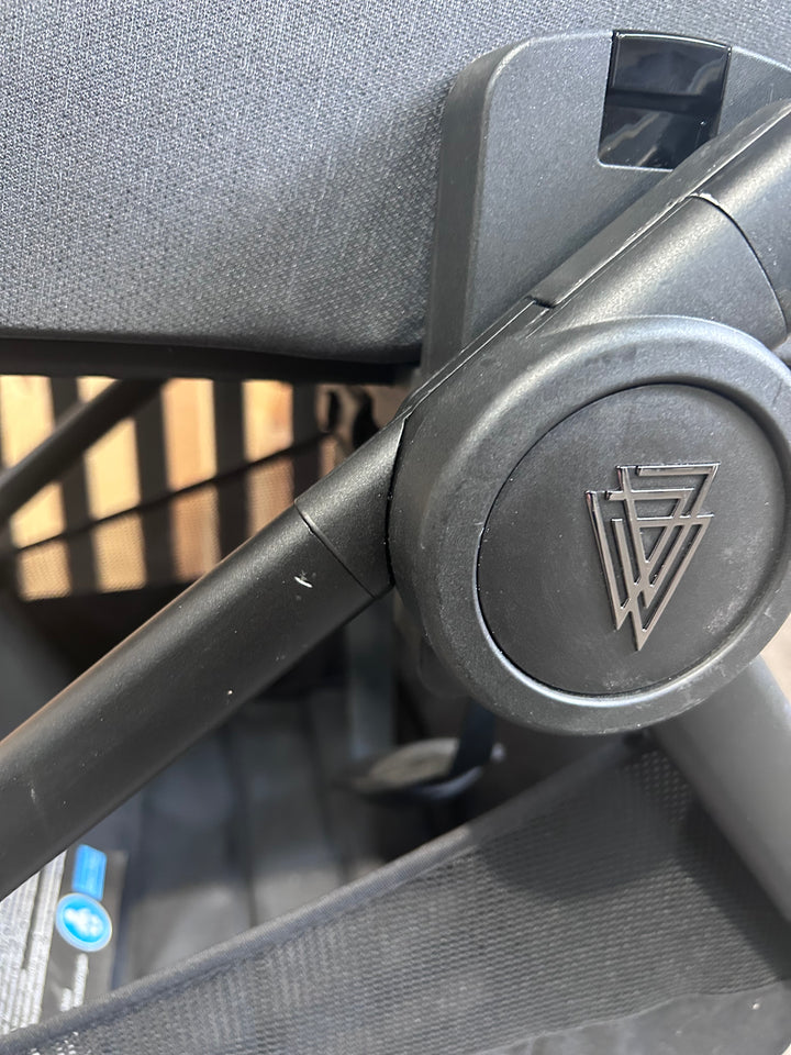 EX DISPLAY Venicci Tinum Edge 2-in-1 Travel System - Charcoal