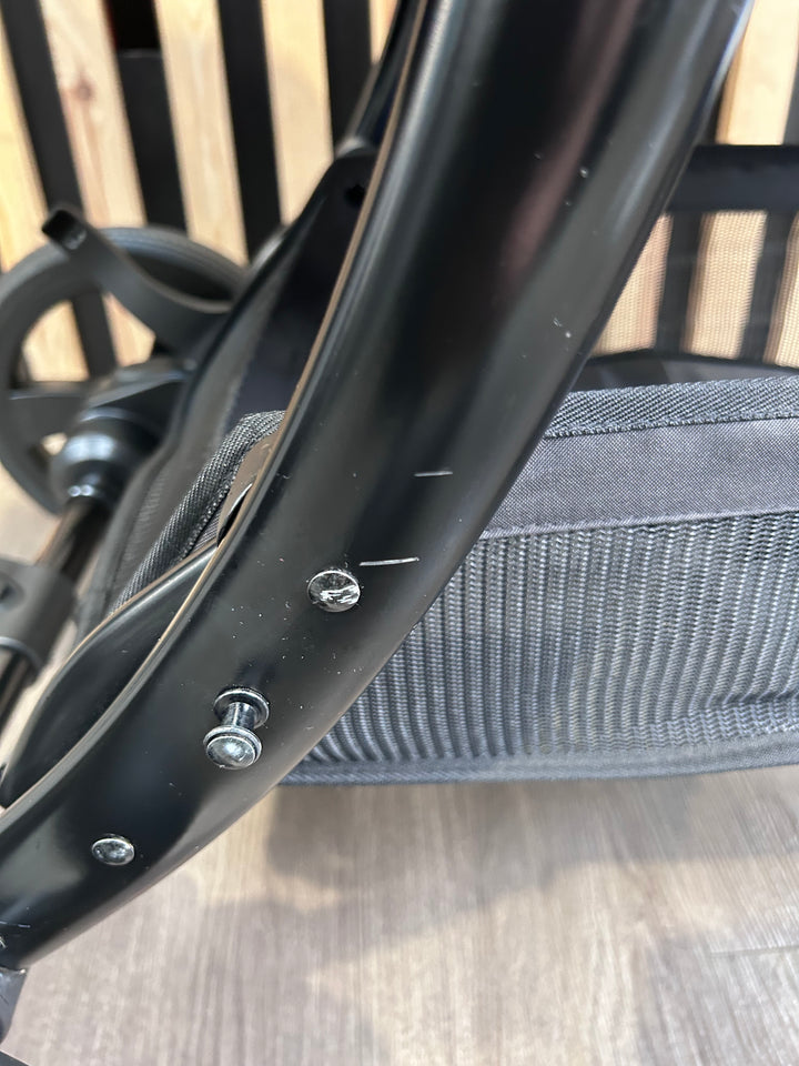 PRE LOVED egg2 Travel System - Just Black