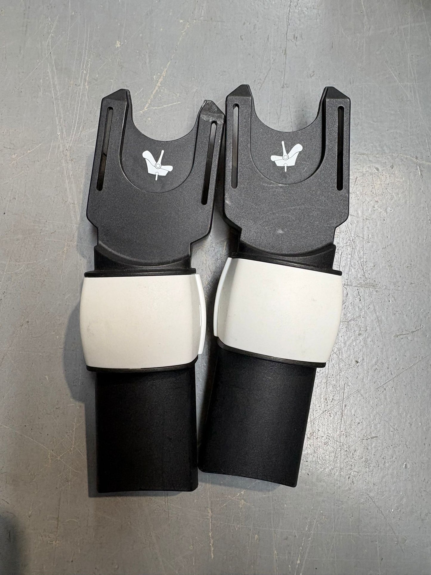 PRE LOVED Bugaboo Car Seat Adapters for Fox, Lynx, and Buffalo Pushchairs, compatible with Bugaboo and Nuna Car Seats