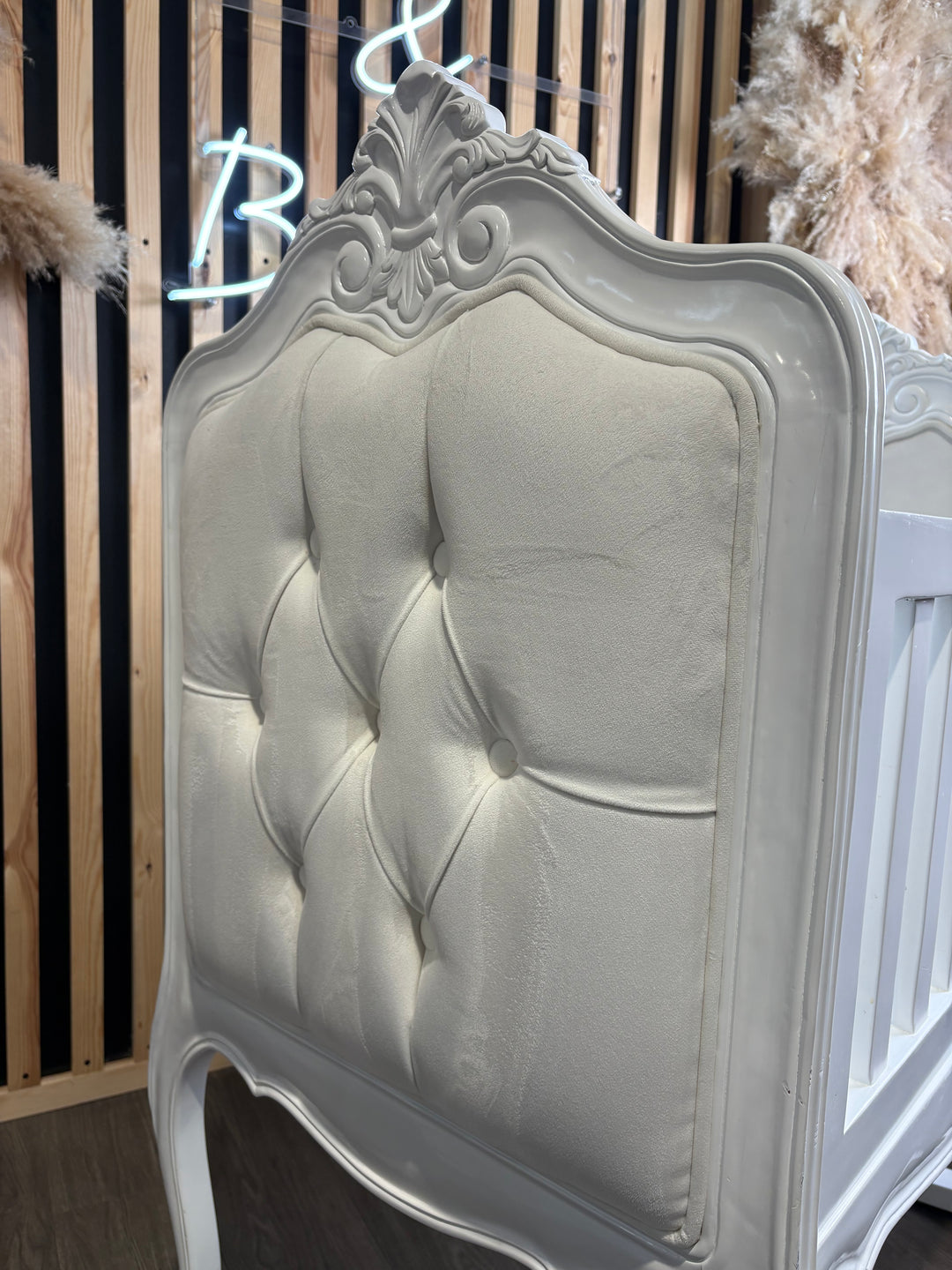 PRE LOVED Ling Lux Cradle - White