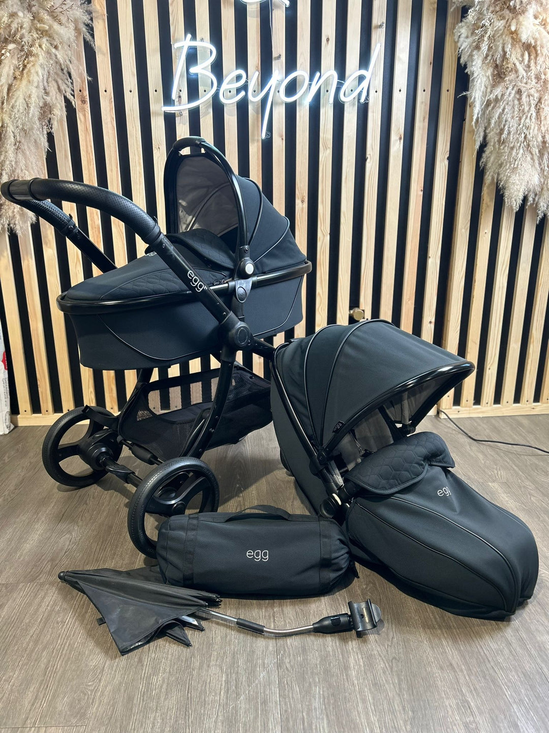 PRE LOVED Egg2 Special Edition Travel System - Just Black