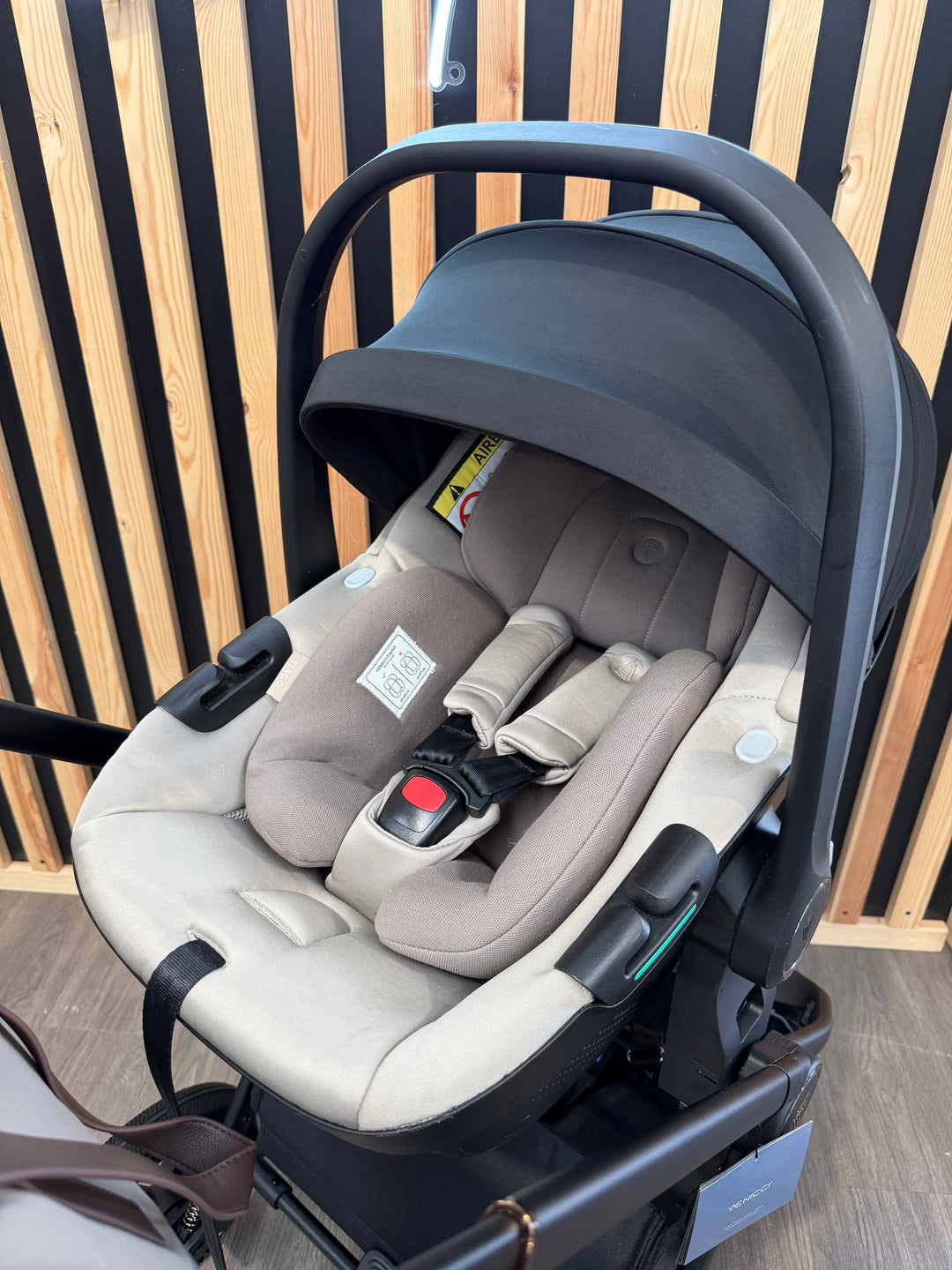 EX DISPLAY Venicci Claro 3-in-1 Pushchair + Tiago 360 Beige Car Seat Bundle - Almond