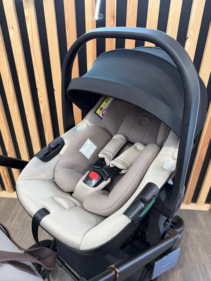 EX DISPLAY Venicci Claro 3-in-1 Pushchair + Tiago 360 Beige Car Seat Bundle - Almond
