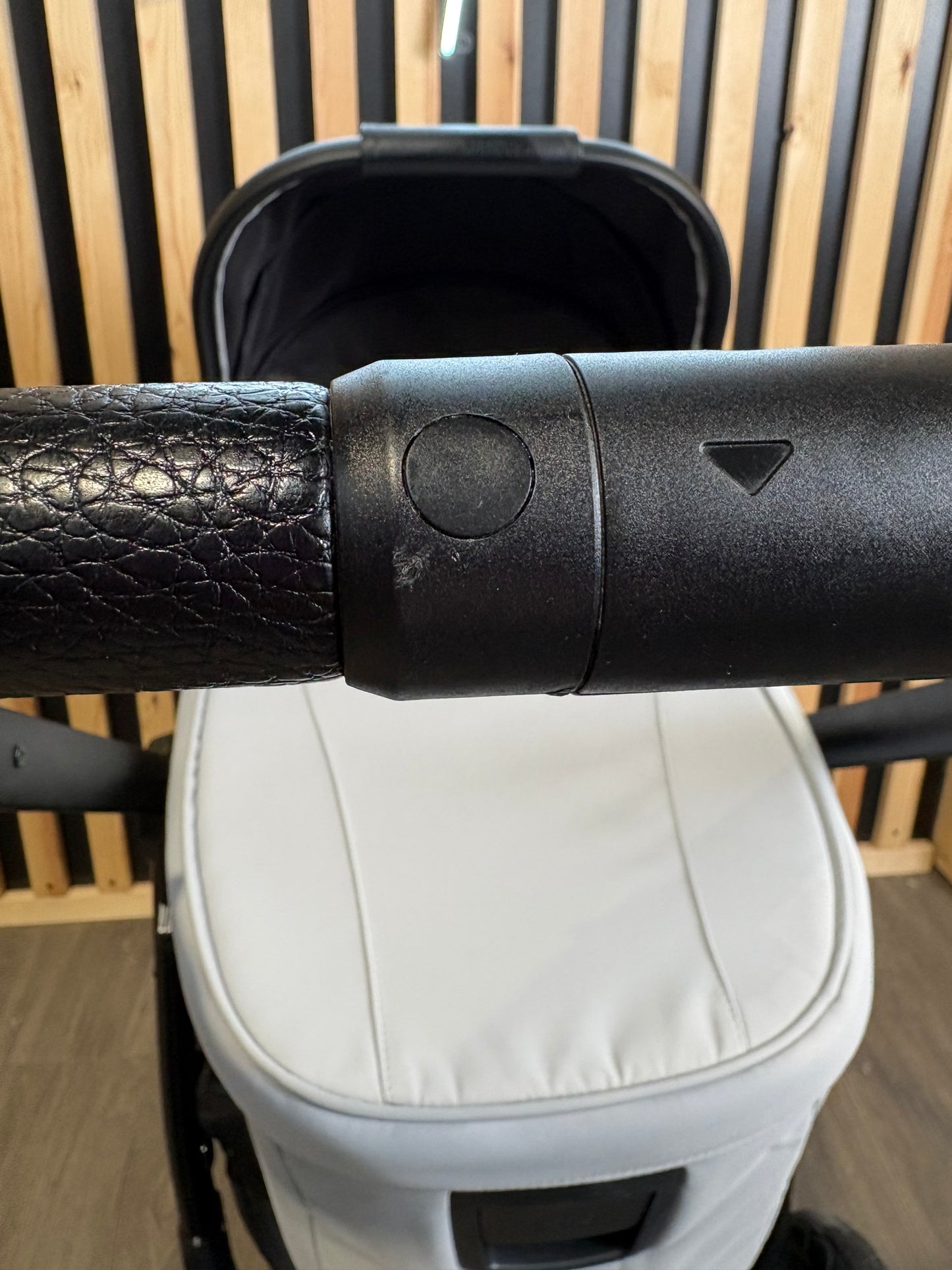 PRE LOVED Mamas & Papas Ocarro 2-in-1 Travel System - Nocturn
