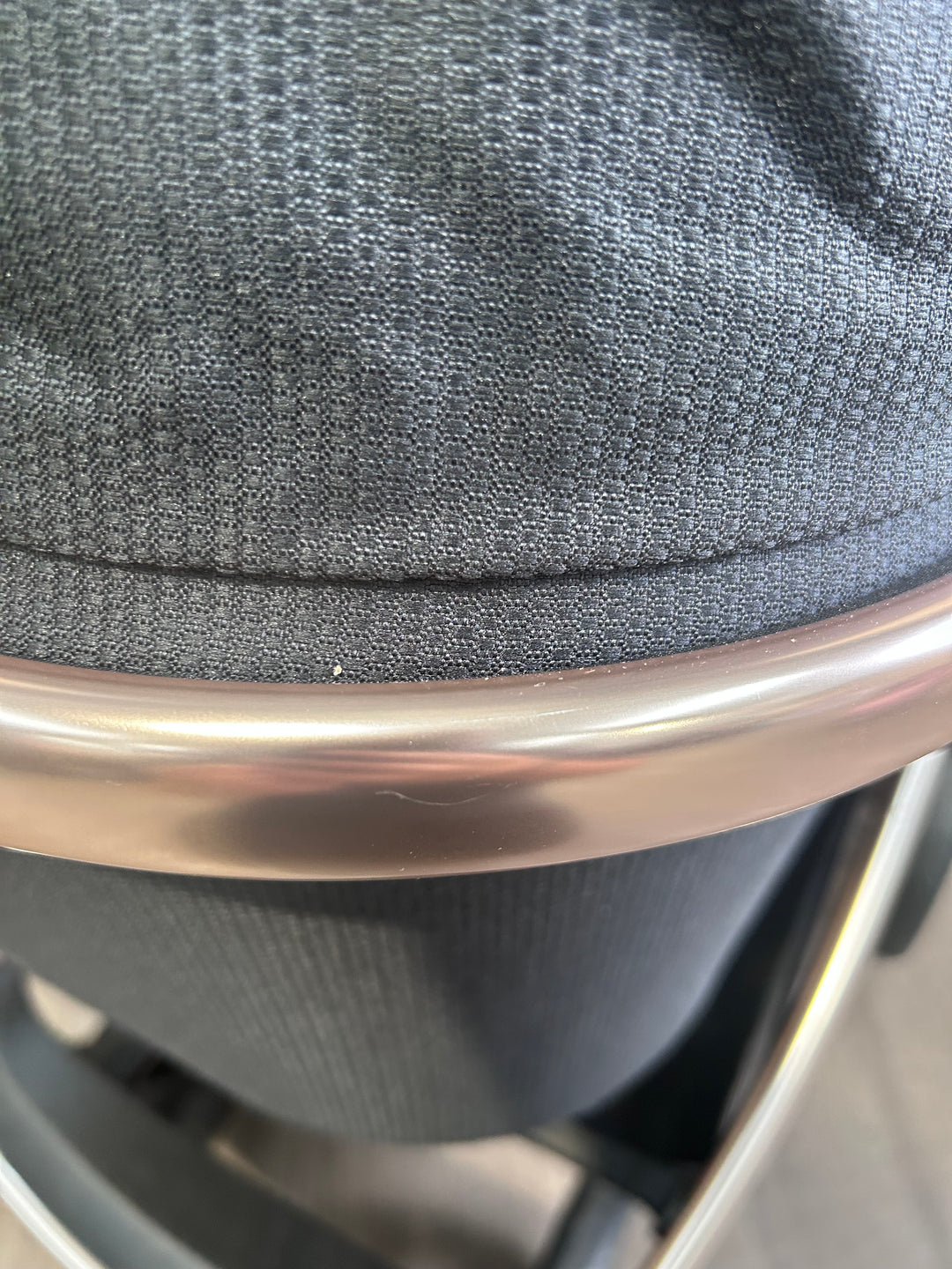 PRE LOVED Zummi Solo Travel System - Black & Rose Gold