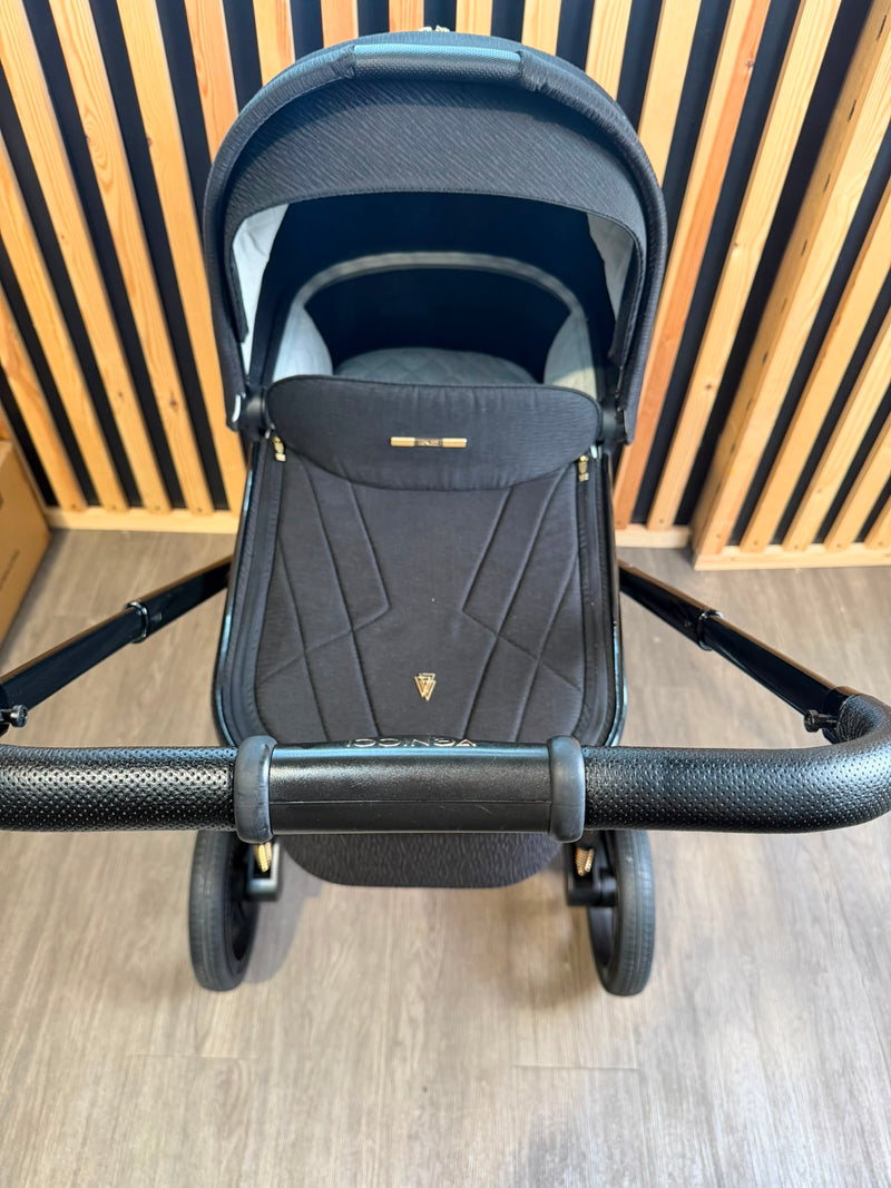 PRE LOVED Venicci Tinum Upline 2-in-1 Travel System - All Black