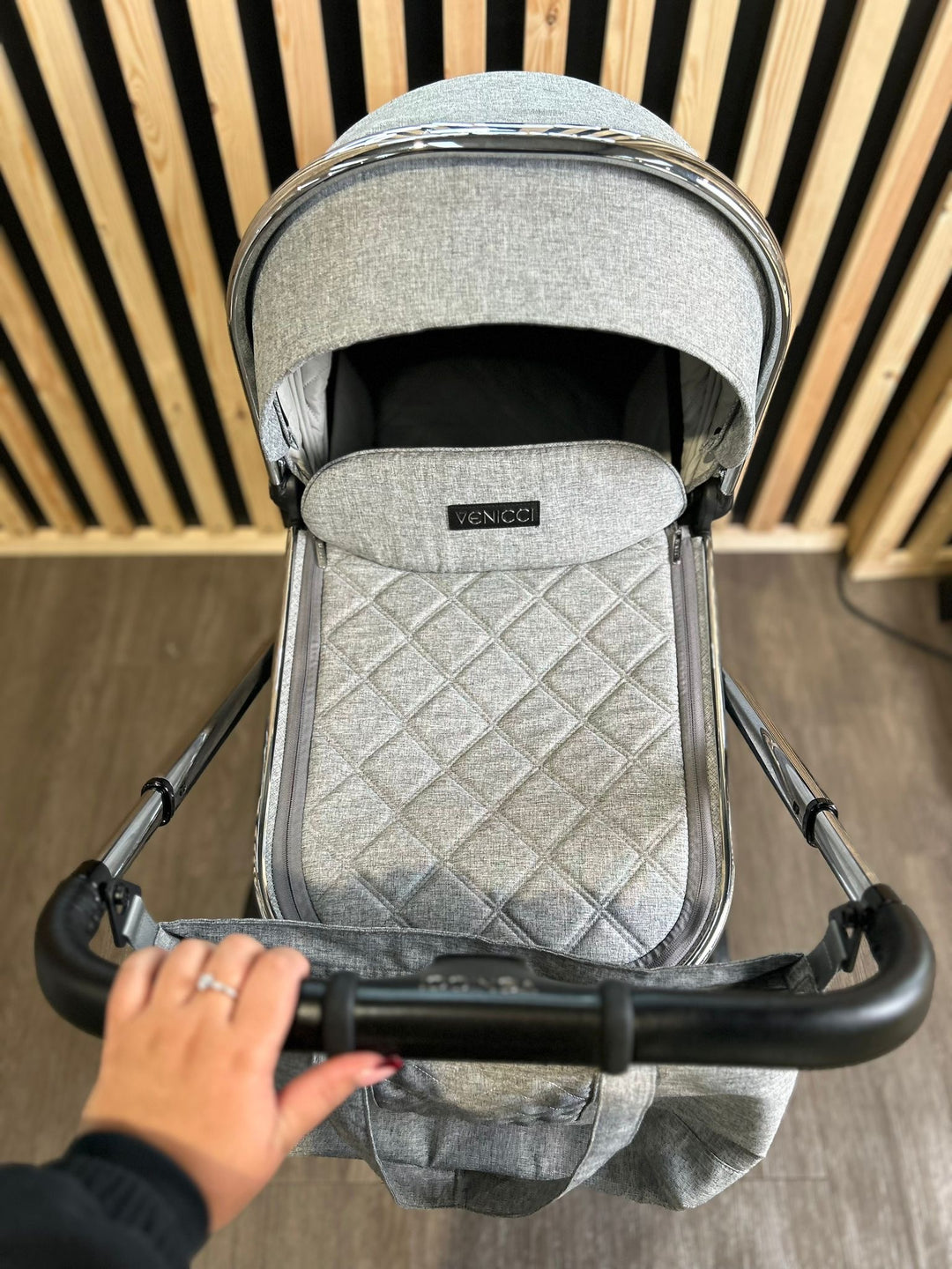 PRE LOVED Venicci Tinum 2.0 2in1 Travel System- City Grey