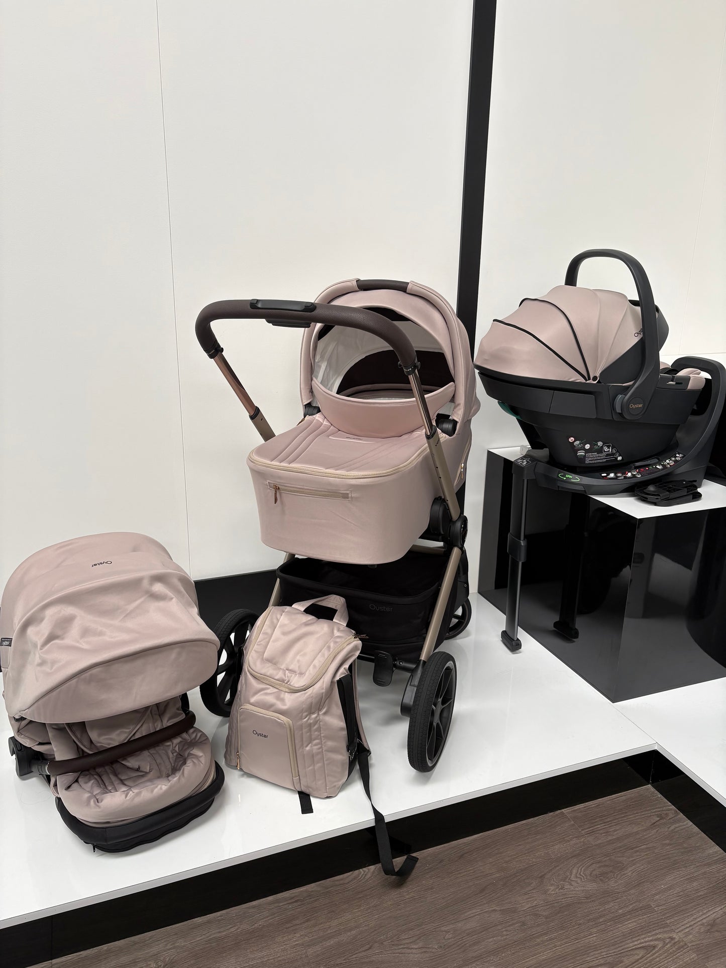 EX DISPLAY Oyster Vee Travel System Bundle - Vanilla