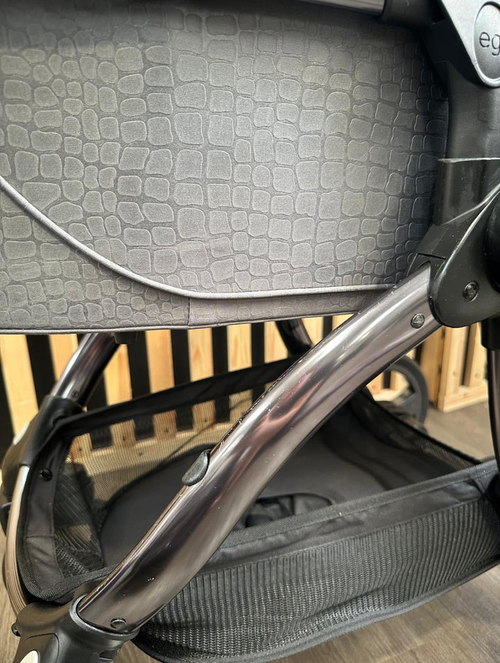 PRE LOVED egg2 Travel System - Jurassic Grey