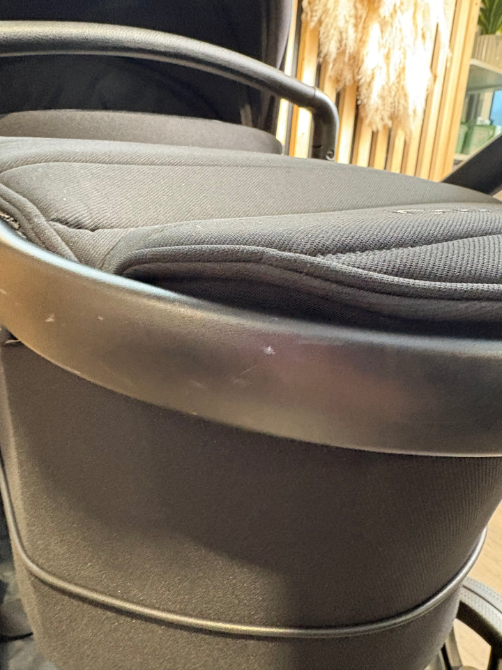 PRE LOVED iCandy Peach 7 Travel System - Jet/Black