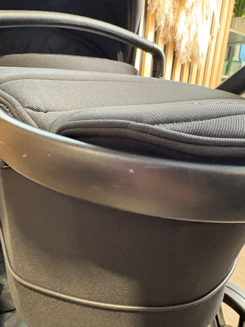 PRE LOVED iCandy Peach 7 Travel System - Jet/Black