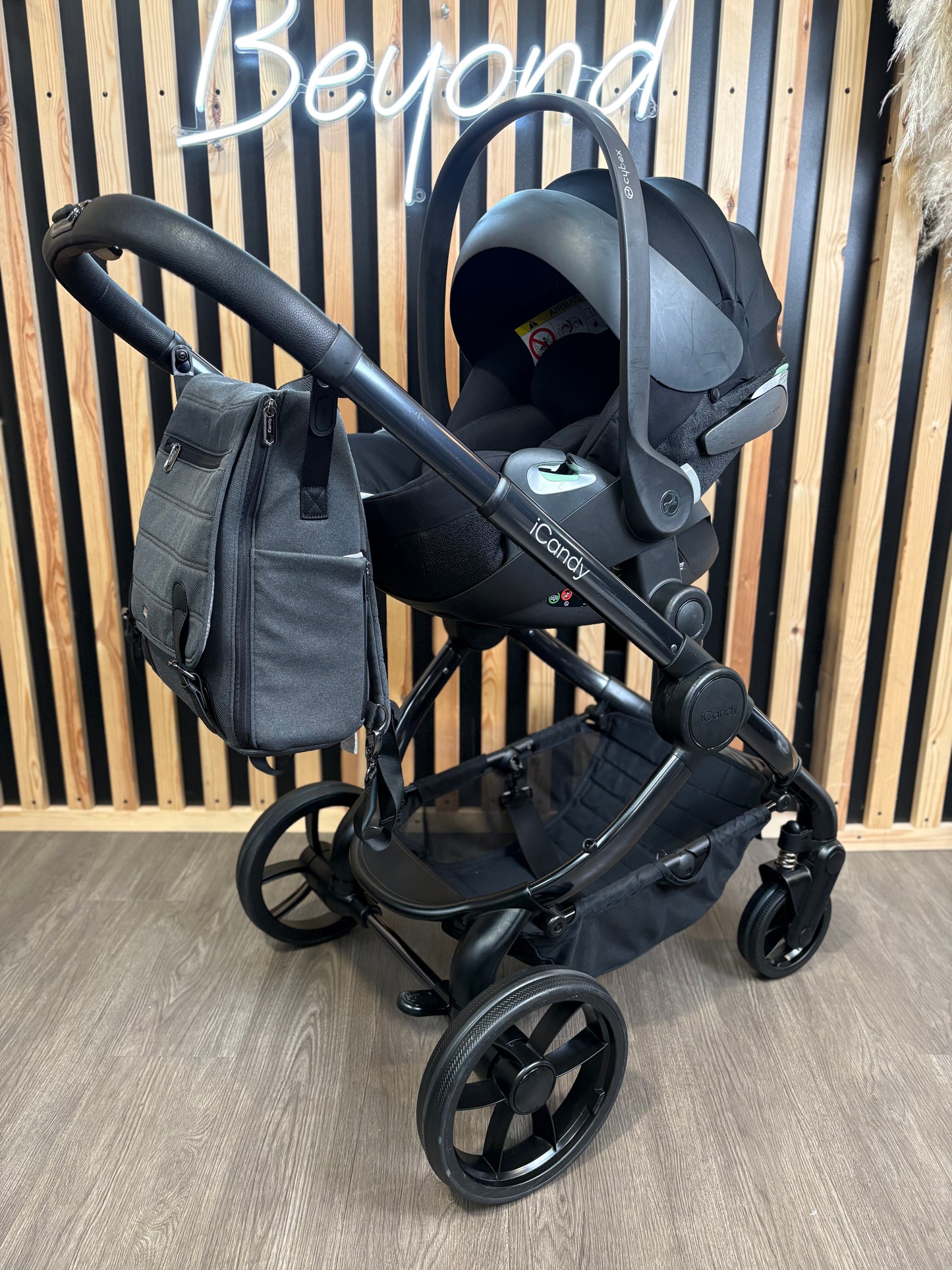 PRE LOVED iCandy Peach 7 Travel System - Dark Grey
