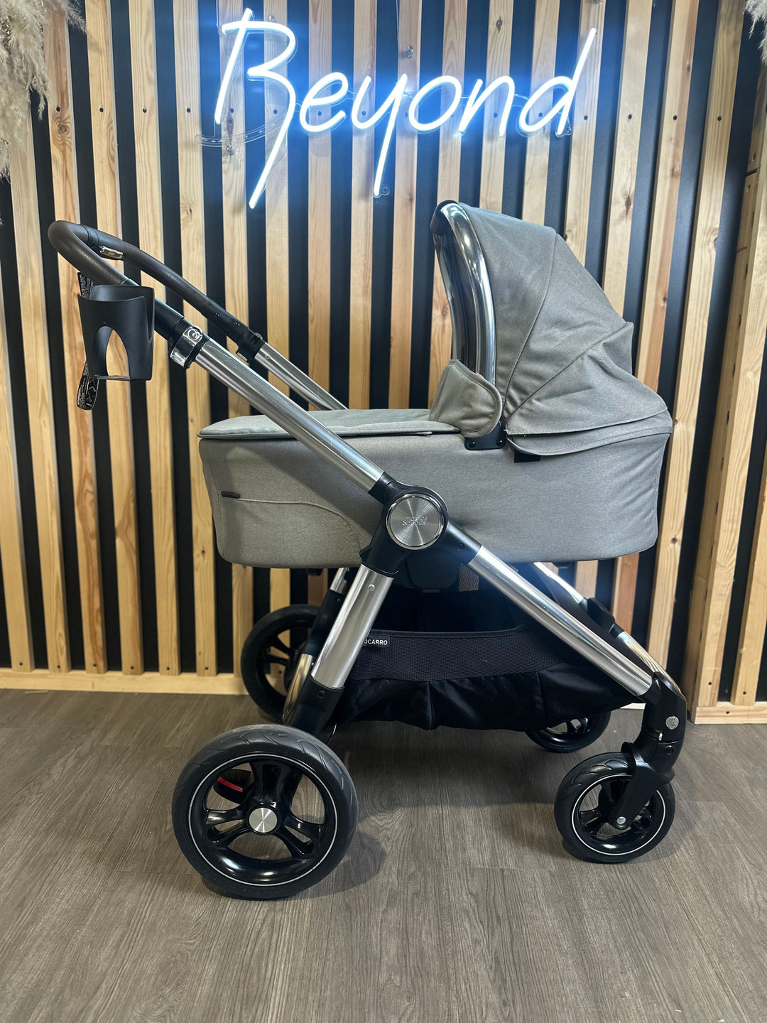 PRE LOVED Mamas & Papas Ocarro Travel System - Greige
