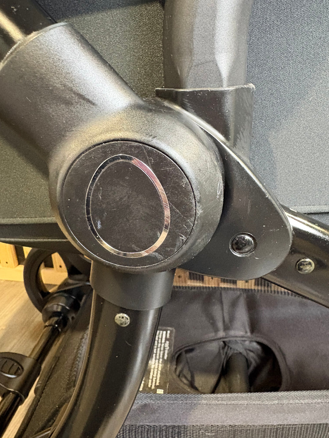 PRE LOVED egg3 Travel System - Houndstooth Black