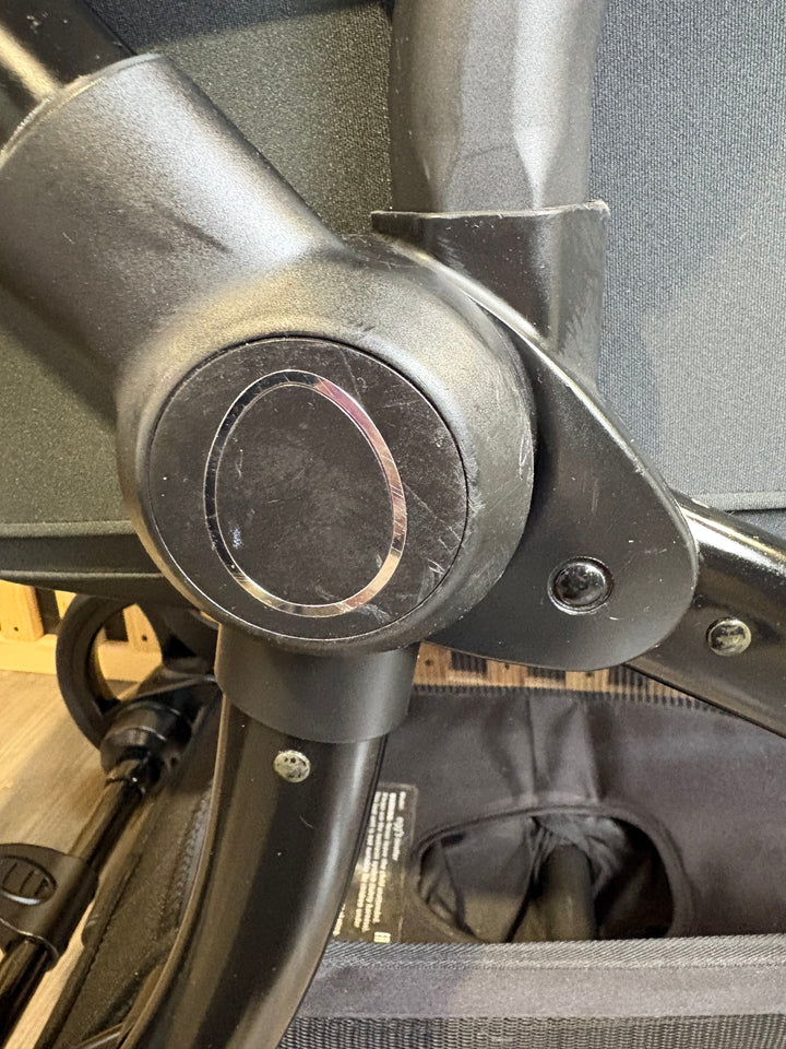 PRE LOVED egg3 Travel System - Houndstooth Black